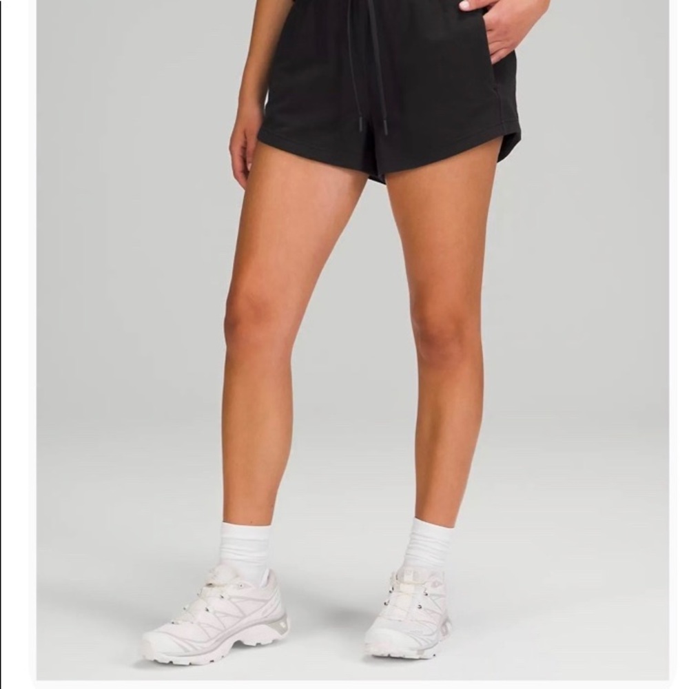 Lululemon inner glow high rise short 3”